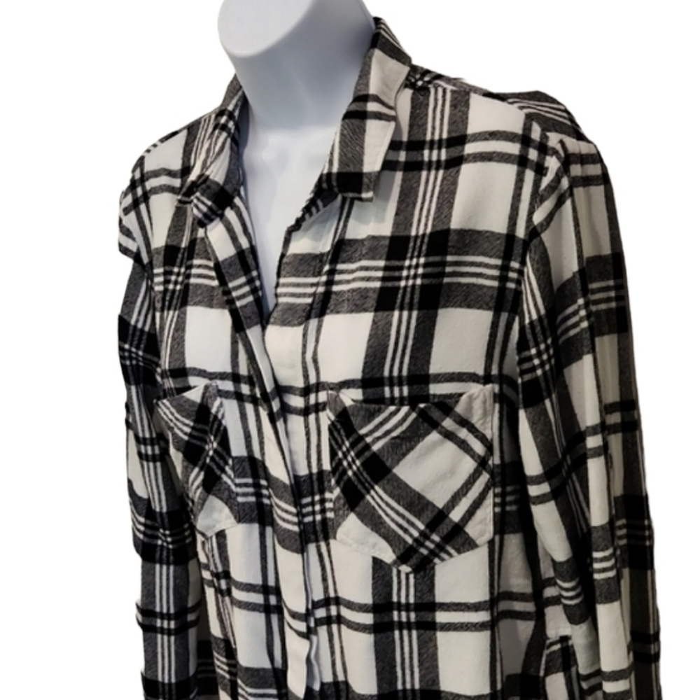 CLOTH & Stone Plaid Vneck Button Up Raw Fringe Hem Plaid Top